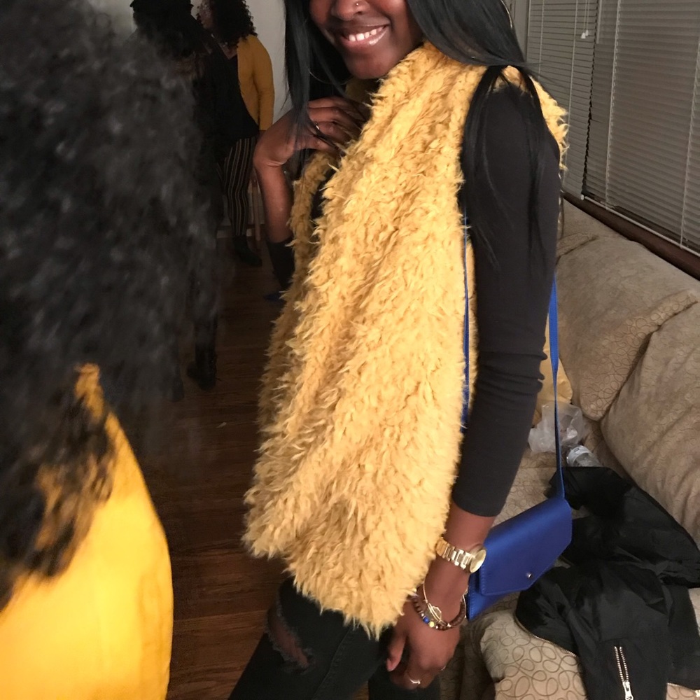 Yellow vest